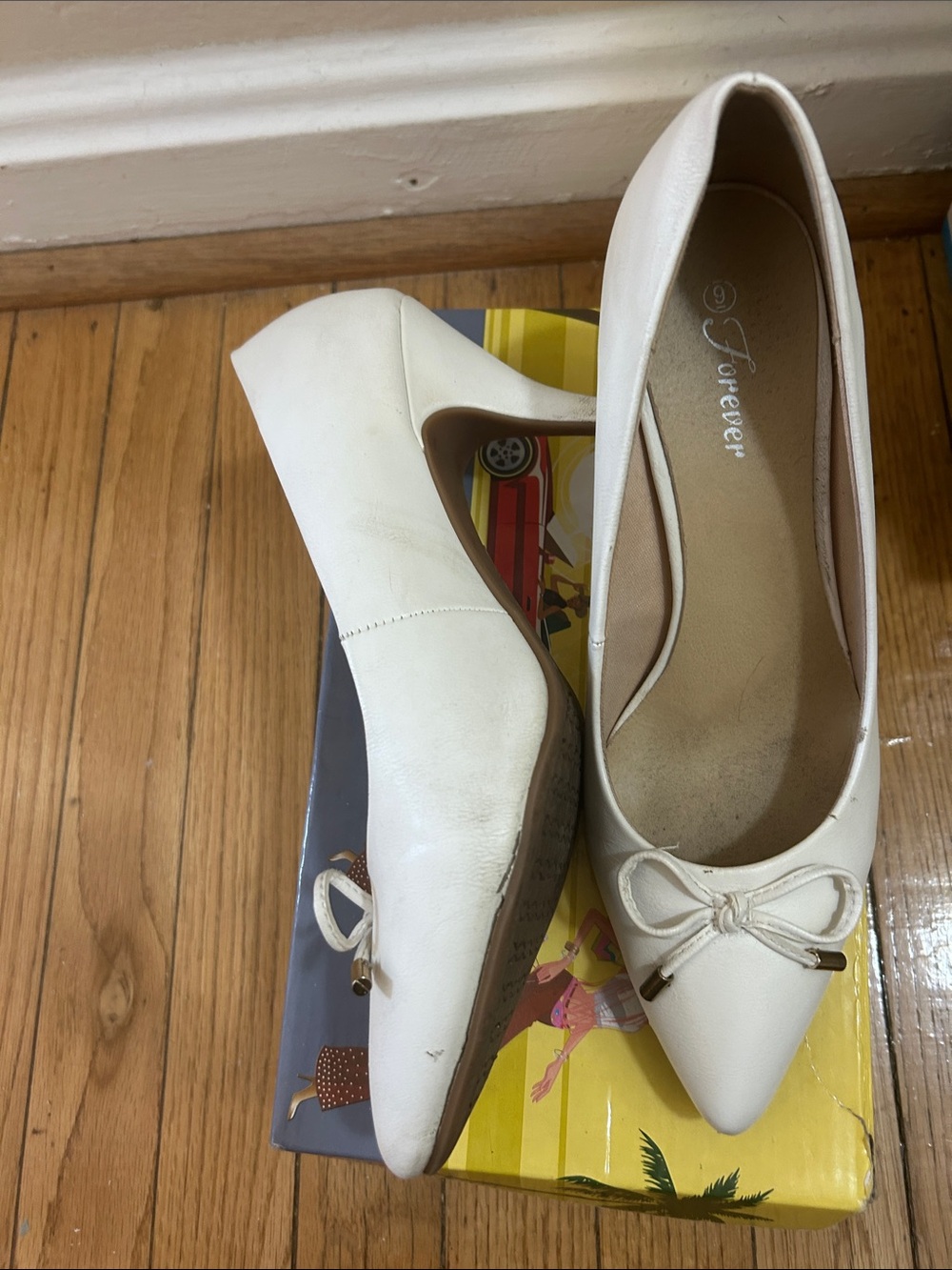 White Pointed Toe Bow Heels 🌹 - Picture 7 of 11